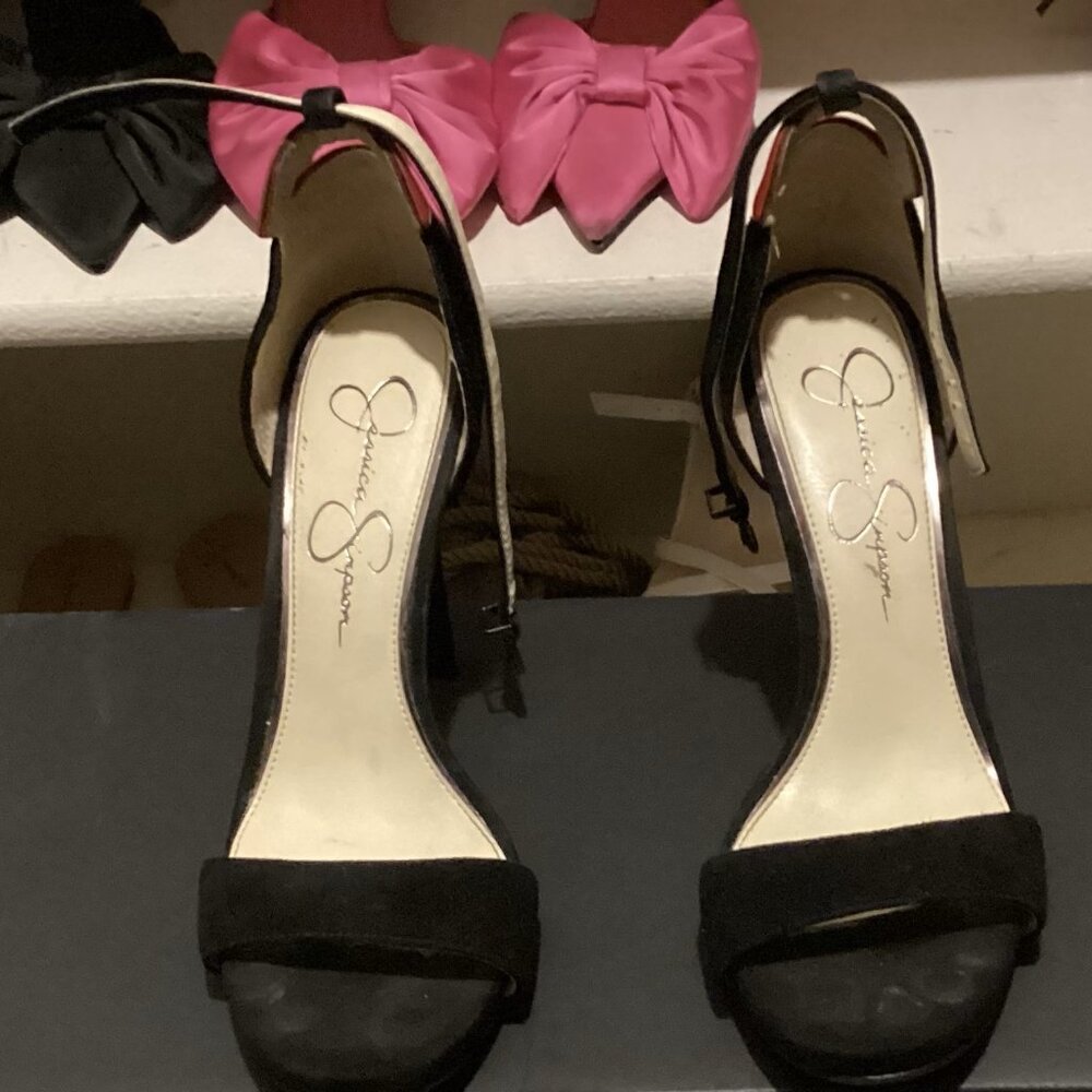 Jessica Simpson Heels w/Kiss on back